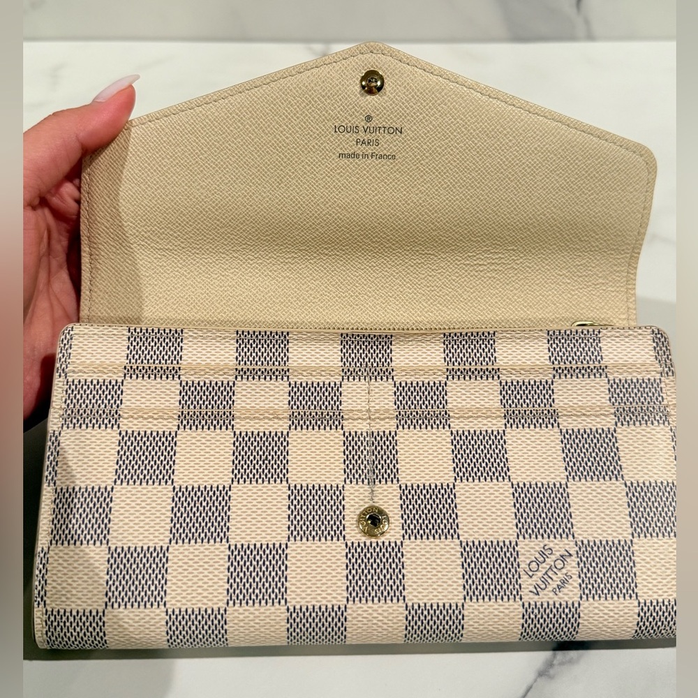 Louis Vuitton Damier Azur Sarah Wallet - Picture 11 of 16